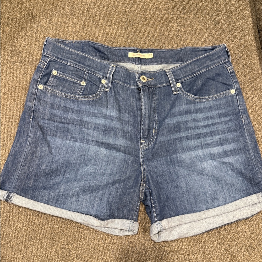 Levi's Denim Cuffed Jean Shorts Medium Wash women size 32